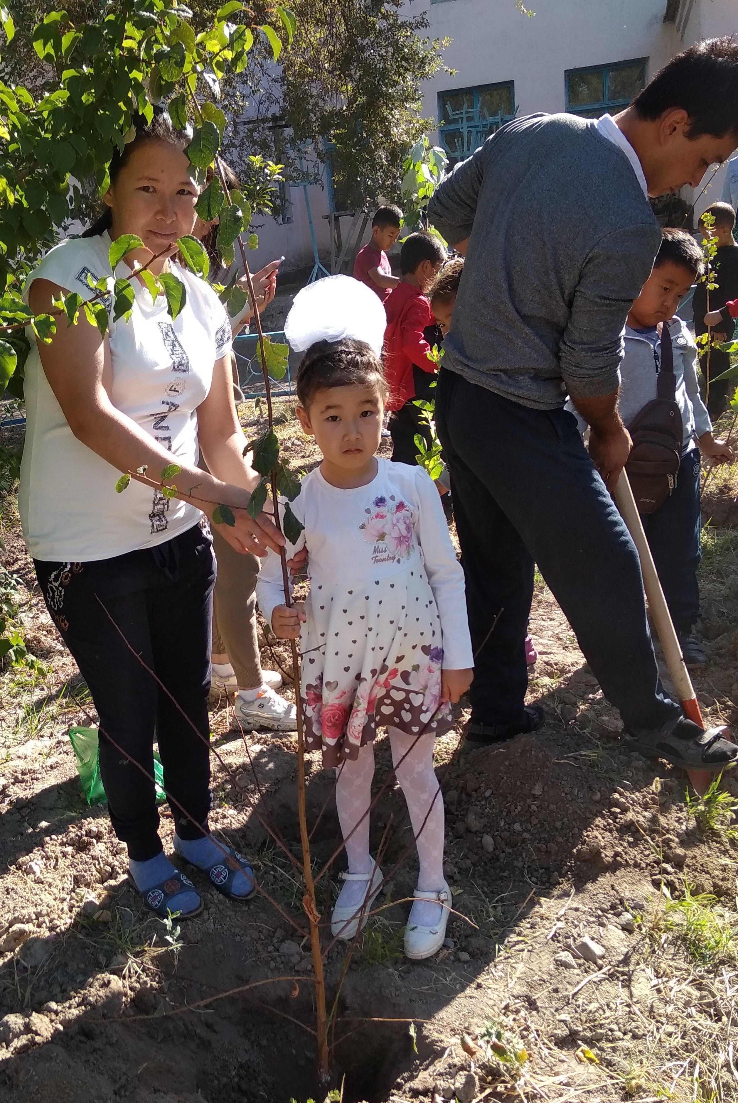 «Ыбырай Алтынсарин атындағы орта мектебі»КММ «Бір бала – бір ағаш»акциясы өтті. «Ыбырай Алтынсарин атындағы орта мектебі»КММ «Бір бала – бір ағаш»акциясы өтті.